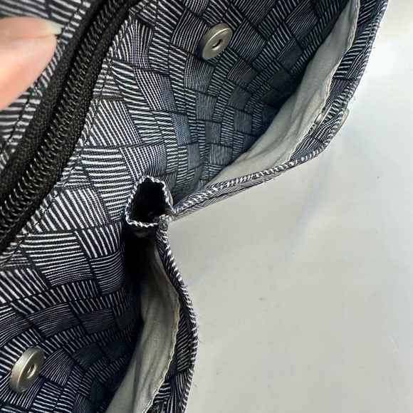 SOLD - BAGGALLINI Crossbody Travel Bag Black Grey Geometric - Picture 4 of 8